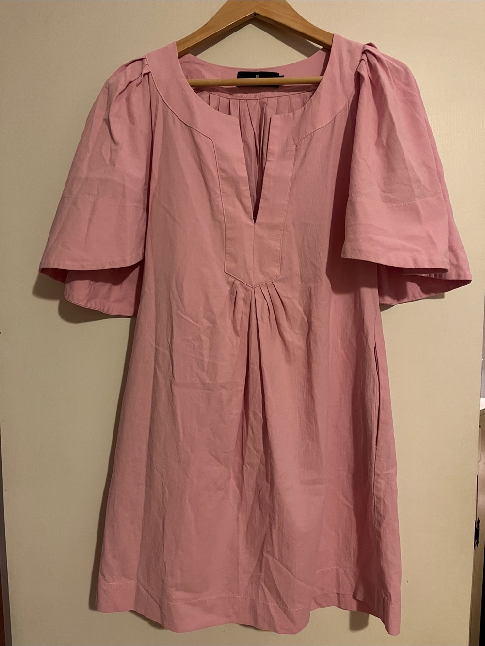 Pomander Place Tuckernuck
Finley Flutter Sleeve Womens S
Pink Pleated Dress